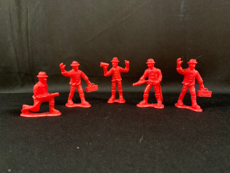 small plastic figures toys