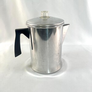 Mirro 9 Cup Aluminum Coffee Pot, Good Used Condition with Some Ware, See all Photo&#39;s.