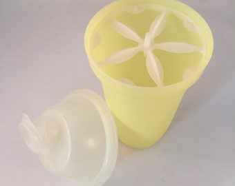 Tupperware Quick Shaker Yellow with Clear Lid