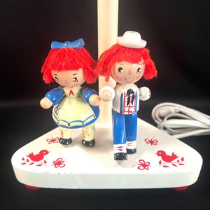 1970&#39;s Lamp Raggedy Ann and Andy, Triangle Wood Base with Little Wood Figures, No Shade with This Lamp. In Working Order