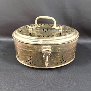 Vintage Brass Oval Cricket Box, Ornate Cricket Box with Beautiful Detail Work, Handle, Latch and Foot Pegs, Brass Decorative Jewelry Box