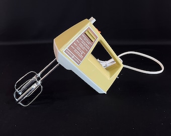 Vintage Electric Mixer Yellow Minimalist Working, Socialist Realism Style  in Kitchen Hand Mixer 1 Speed, Minimalist Mixer 80s Kitchen Supply 