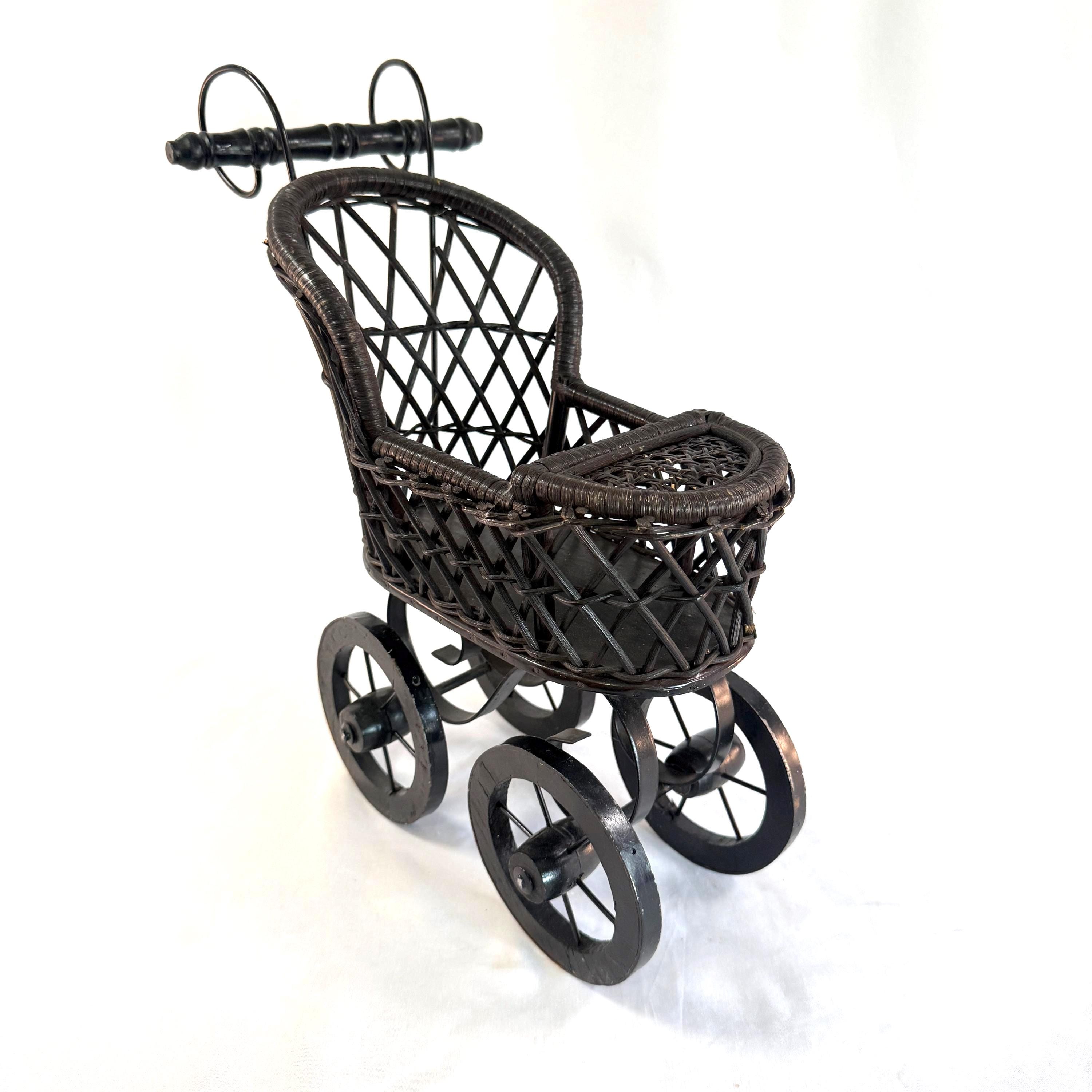 イギリスヴィンテージ 1940年 ドール乳母車 baby carriage 小 イギリスヴィンテージ 1940年 ドール乳母車 baby carriage 小