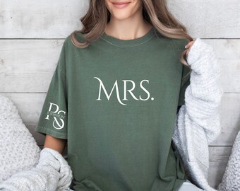 Custom Mrs Shirt, Personalized Mrs With Your Last Name Shirt, Bride Shirt, New Wife Shirt, Honeymoon Shirt, Bachelorette Party Gift,