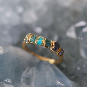 blue ombre birthstone ring, lapis lazuli gemstone, multi-stone blue ring, march birthstone gift, hammered 14k gold band, blue topaz ring