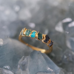 blue ombre birthstone ring, lapis lazuli gemstone, multi-stone blue ring, march birthstone gift, hammered 14k gold band, blue topaz ring