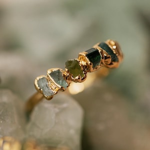 ombre ring, green stacking ring, unique gemstone ring, raw peridot jewelry, multi-stone gold band, raw emerald ring, green tourmaline ring