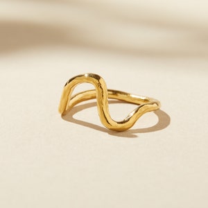 Curve Ring, Boho Wedding Band, Gold Nature Ring, Bronze Squiggle Ring for Her, Gold Wavy Layering Ring, Ripple Stacking Ring, Zig Zag Ring
