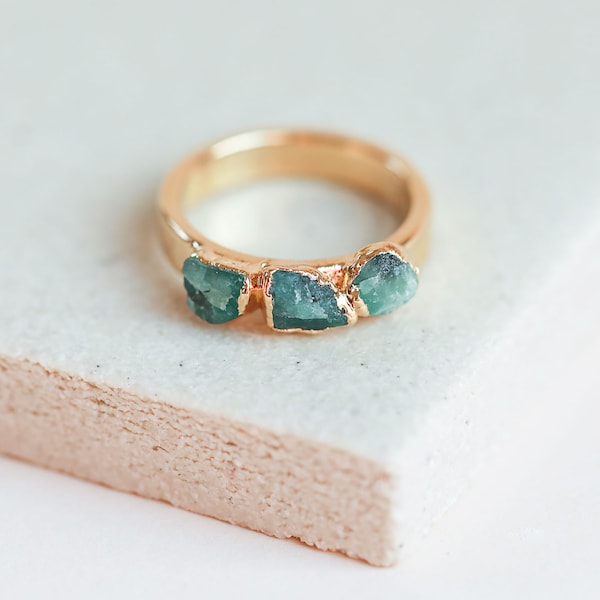 Anillo de esmeralda en bruto / Anillo con piedra de nacimiento de mayo / Piedra de nacimiento de esmeralda genuina / Joyería de esmeralda en bruto / Joyería con piedra de nacimiento de mayo / Anillo de cristal de esmeralda