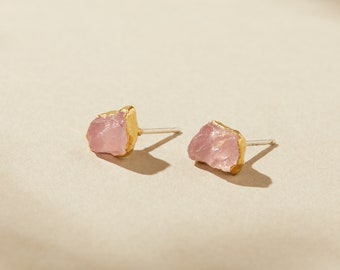rose quartz studs / rose quartz jewelry / rose quartz earrings / rose quartz crystal / pink stone studs / raw crystal studs / pink crystal