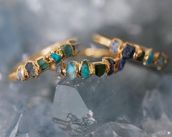 Anillo apilable de zafiro delicado, anillo minimalista con piedra de nacimiento ombré, anillo de topacio azul crudo, anillo de oro para uso diario, regalo sencillo de joyería de cristal.