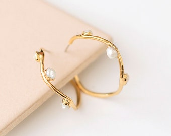 pearl hoop earrings, genuine freshwater pearl jewelry, gold hammered hoop earrings, pearl bridal earrings, organic pearl jewelry