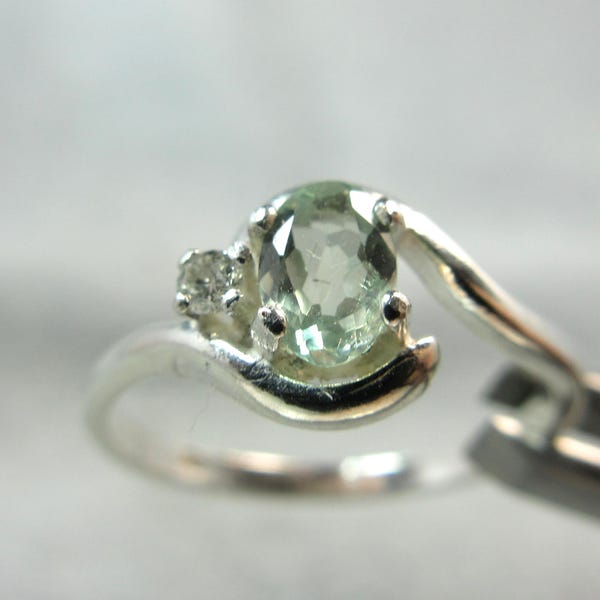 Natural Color-Change Alexandrite Ring: Sterling Silver Sapphire Accent 0.40 carats size 6.5