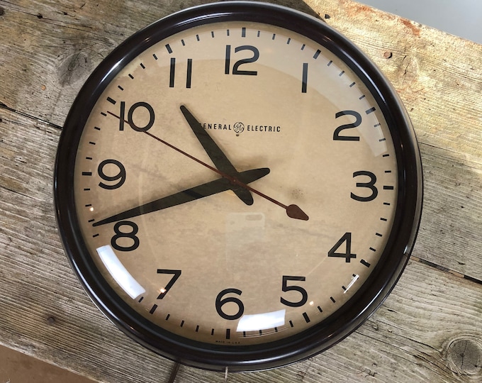 Vintage GE School Wall Clock With Brown Seconds Hand 12 Face by General