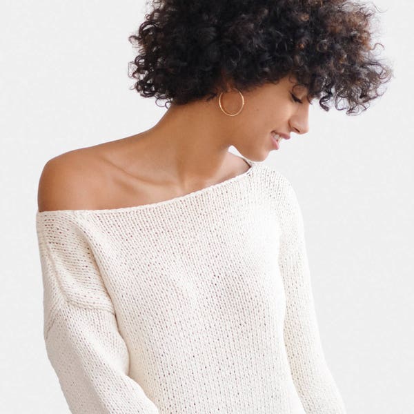 Pull surdimensionné, pull en maille carrée, pull asymétrique, pull en maille à la main, haut à épaules dénudées, pull à épaules dénudées, haut tricoté à la main