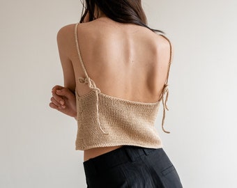 Oberteil mit offenem Rücken, handgestrickter U-Boot-Ausschnitt, gestrickter Tank mit tiefem Rücken, rückenfreie Bluse, verstellbare Krawatten, Sommer-Baumwolloberteil — Das Sleek Strickoberteil
