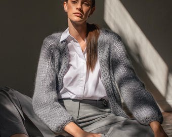 Bomber aéré en mohair : cardigan en tricot main, manches raglan ballon, mohair doux en maille ample, cardigan ouvert gris luxueux et léger