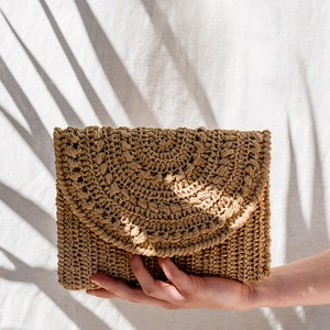 Crochet Raphia Clutch in Tan, Straw Summer Bag, Raphia Clutch Handbag, Tan Crochet Summer Bag, Crochet Straw Clutch Sac Marigold image 3