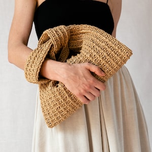 Raffia Knot Bag in Tan, Crochet Raffia Handbag, Summer Wrist Bag, Minimal Straw Bag, Handcrafted Pouch Purse The Raffia Knot Bag image 4