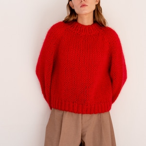 Relaxed Mohair Sweater in Lava, Hand Knit Pullover, Chunky Mohair Jumper, Oversized Knitted Sweater in Kid Mohair, Red Mockneck, Loose Fit imagem 3