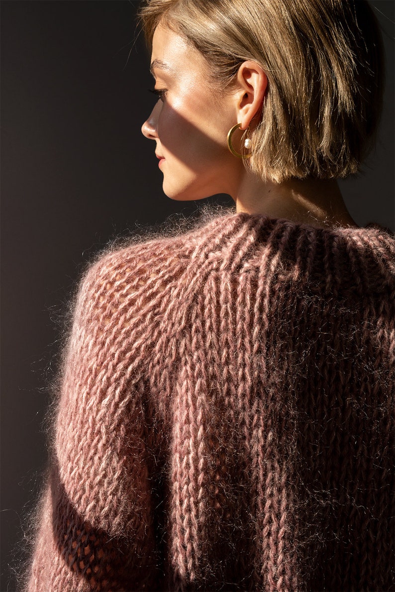 Chunky Braid Sweater Hand Knit Mohair Cropped Pullover, Luxurious Oversized Cable Knit Sweater, Mockneck & Bubble Sleeves, Boxy Fit Raglan zdjęcie 6