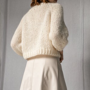 Chunky Braid Sweater Hand Knit Mohair Cropped Pullover, Luxurious Oversized Cable Knit Sweater, Mockneck & Bubble Sleeves, Boxy Fit Raglan zdjęcie 3