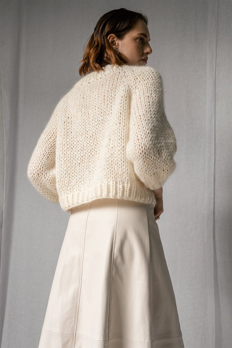 Dikke gevlochten trui Handgebreide mohair cropped pullover, luxe oversized kabelgebreide trui, mockneck & bubble mouwen, boxy fit raglan afbeelding 3