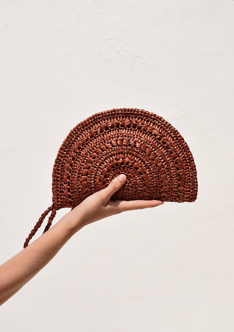 Crochet Raffia Clutch, Half Moon Clutch, Straw Wristlet Purse, Minimal Boho Clutch, Raffia Handbag, Summer Bag Raffia Moon Clutch in Rust 01. Rust