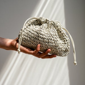 Raffia Pouch Bag, Crochet Raffia Handbag, Short Strap Crossbody, Summer Wrist Bag, Minimal Straw Bag, Mini Bag The Aster Raffia Pouch Pearl