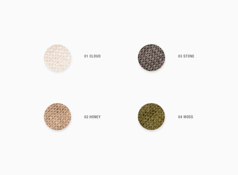 K&ouml;nnte beinhalten: Vier Stoffmuster in verschiedenen Farben: Cloud, Honey, Stone und Moss. Die Muster sind rund und haben eine Strickstruktur.