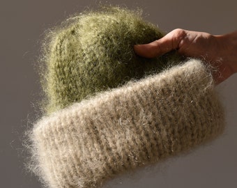 Bonnet épais en mohair, bonnet d'hiver pour femme, bonnet vert color block, bonnet duveteux en mohair, maille douce — Le bonnet en mohair brossé