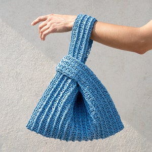 Sac avec noeud en raphia fauve, sac à main en raphia au crochet, sac de poignet d'été, sac en paille minimaliste, sac à main artisanal Le sac avec noeud en raphia Ocean