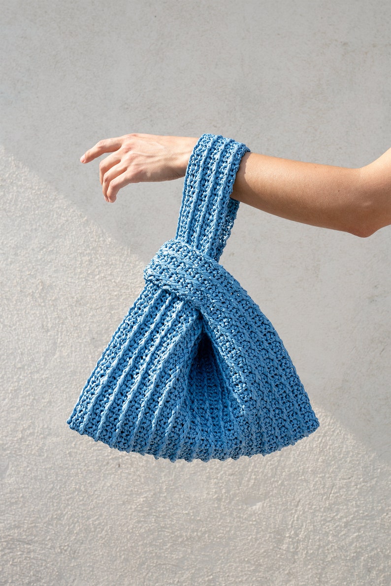 Sac avec noeud en raphia fauve, sac à main en raphia au crochet, sac de poignet d'été, sac en paille minimaliste, sac à main artisanal Le sac avec noeud en raphia Ocean