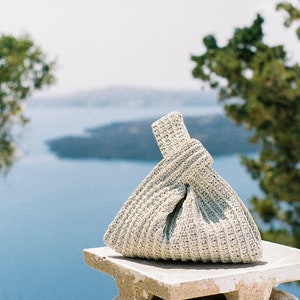 Raffia Knot Bag in Tan, Crochet Raffia Handbag, Summer Wrist Bag, Minimal Straw Bag, Handcrafted Pouch Purse The Raffia Knot Bag image 6