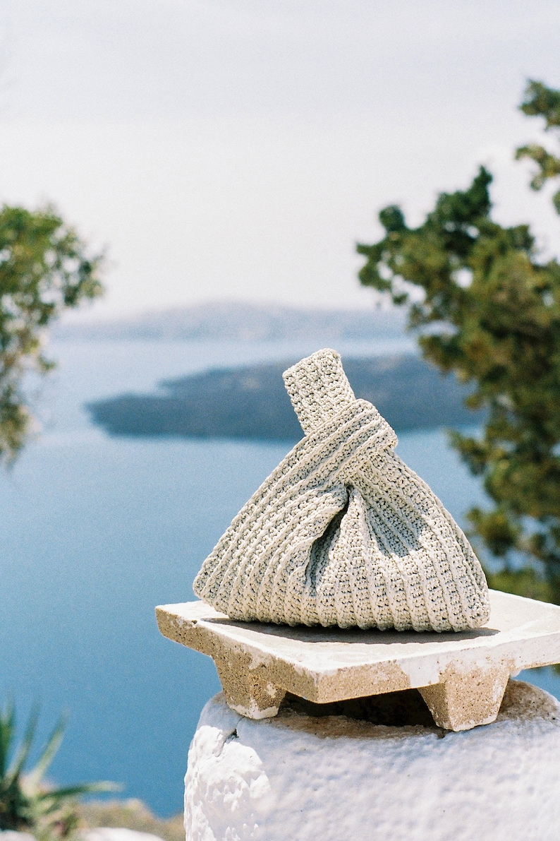 Raffia Knot Bag in Tan, Crochet Raffia Handbag, Summer Wrist Bag, Minimal Straw Bag, Handcrafted Pouch Purse The Raffia Knot Bag image 6