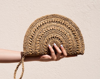 Crochet Raffia Clutch, Half Moon Clutch, Straw Wristlet Purse, Minimal Boho Clutch, Raffia Handbag, Crochet Summer Bag — Raffia Moon Clutch