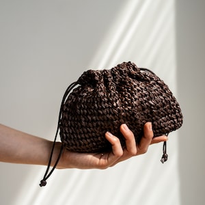 Bolso de rafia, bolso de rafia de ganchillo, bandolera de correa corta, bolso de muñeca de verano, bolso de paja mínimo, mini bolso The Aster Raffia Bag Pecan