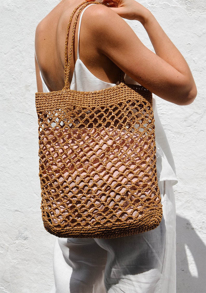 Raffia Net Bag in Tan, Crochet Raffia Tote, Summer Tote Bag, Straw Mesh Bag, Handcrafted Tote, Net Shoulder Bag The Raffia Net Bag Tan