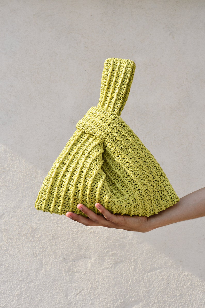 Sac avec noeud en raphia fauve, sac à main en raphia au crochet, sac de poignet d'été, sac en paille minimaliste, sac à main artisanal Le sac avec noeud en raphia Lime