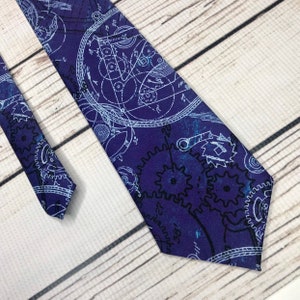 Michelsons of London Modern Paisley Skinny Polyester Tie