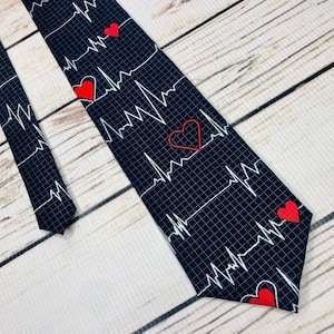 Läkarslips, EKG-slips, hjärtslagsslips, sjuksköterskeslips, hjärtslagsslips, doktorsexamenspresent, medicinsk slips, sjukvårdsslips, ambulansslips, sjukhus
