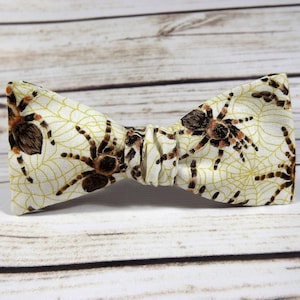 Tarantula bowtie, Spider bowtie, arachnid, gift, accessory, arachnologist bowtie, bug bow tie, entomologist bow tie, teacher, zoology bowtie