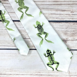 Frog tie, Biology teacher tie, biology gift, frog dissection gift, internal frog diagram, teacher necktie, biology graduation, toad gift