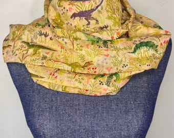 Lenço jardim de dinossauros, dinossauros florais, acessório para paleontólogos, lenço infinito de chiffon, fundo creme