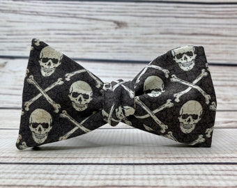 Skull and Crossbones bowtie, skeleton bowtie, skull bowtie, skulls and crosssbones accessory, pirate bowtie, Skull accessory, adult bowtie