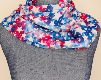 Rot, Weiß und Blau Sterne Halstuch, Amerikanische Flagge abstrakt, 4. Juli Accessoire, Chiffon Unendlichkeitsschal