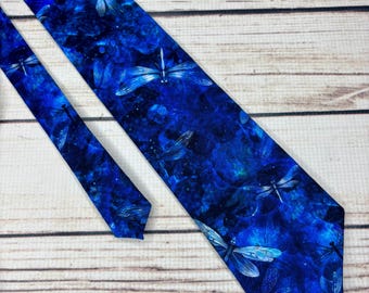 Gravata com estampa de libélula, presente para entomologista, libélula em aquarela, gravata com estampa de libélula, aquarela azul, roxa e verde, gravata com estampa de inseto, presente para professor