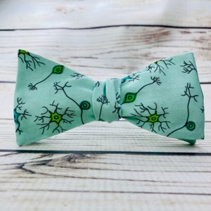 Neuron bowtie, Neuroscientist gift, nerve cell bowtie, neurologist bowtie, nervous system gift, graduation gift, Neuroscience accessory