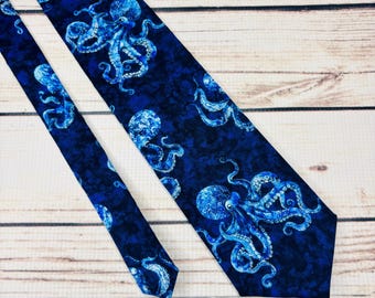 Corbata de pulpo, accesorio de pulpo de acuarela, corbata de kracken, regalo de Malacoloy, corbata de pulpo, accesorio de cefalópodo, corbata de océano, azul marino