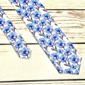 Periwinkle blue floral Skinny tie, watercolor floral necktie, lavender blue wedding tie, Periwinkle blue blossoms, narrow tie, blue floral